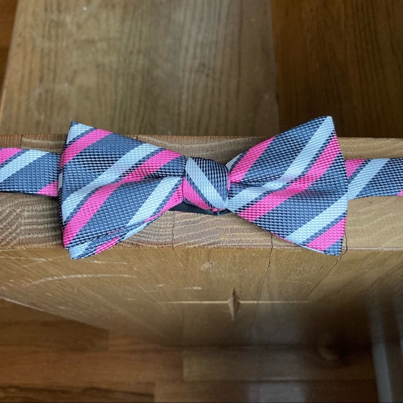 DXL Multicolor Stripe Bow Tie (Pre-tied, Adjustable) PLUS 2 Macy’s Ties - Picture 3 of 6